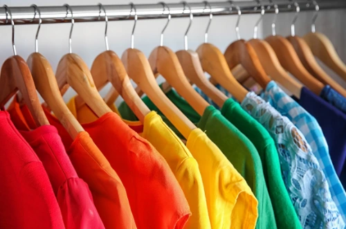 Assortimento abbigliamento e casalinghi DA MARICA